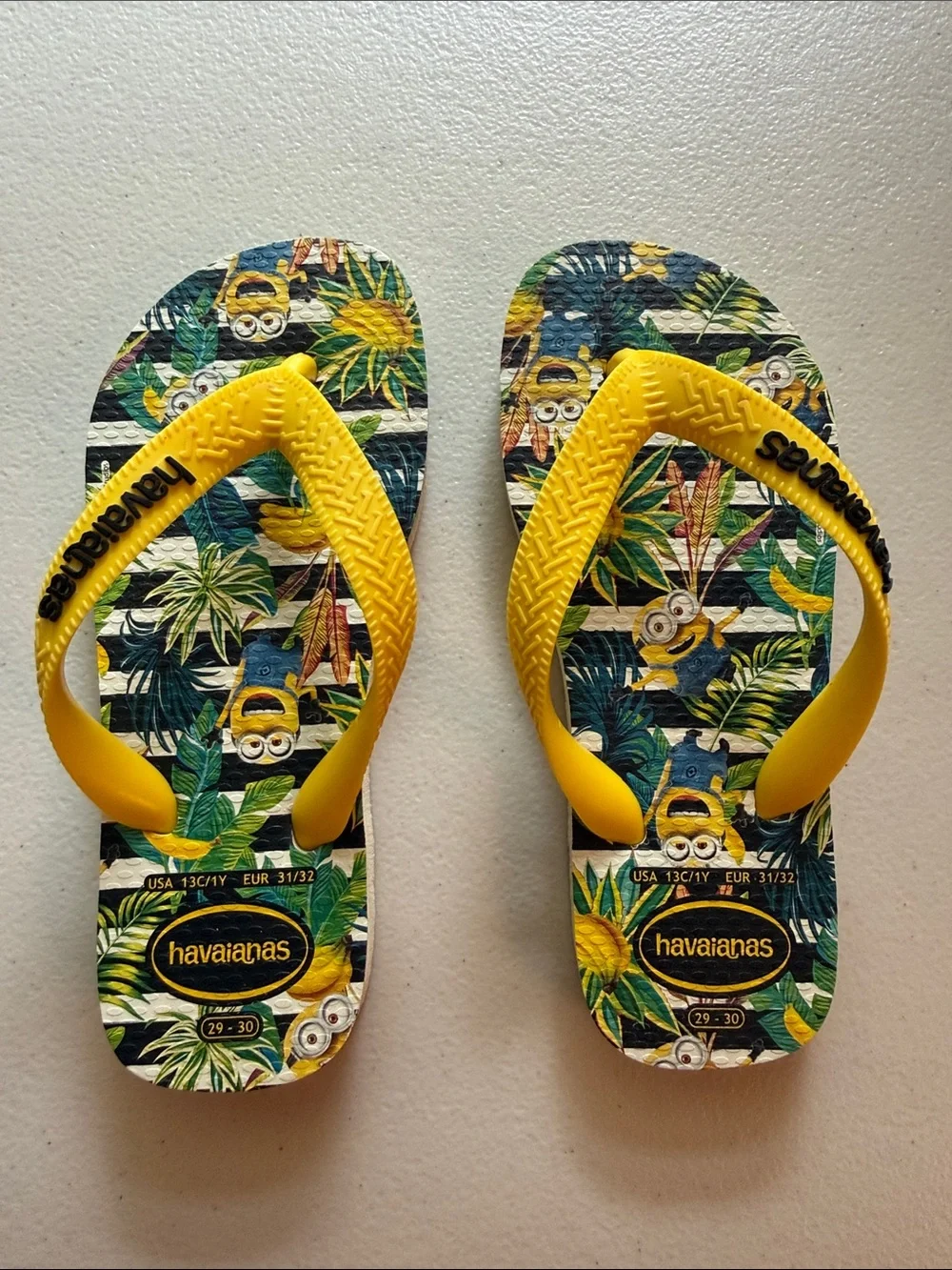 Havaianas Kids Yellow Minions Tropical Flip Flops - Green Leaf Print